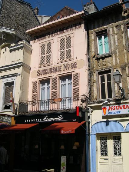  Produits d'alimentation (rue Urbain IV)